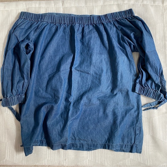 Chambray Off-Shoulder Shirt - Picture 2 of 3